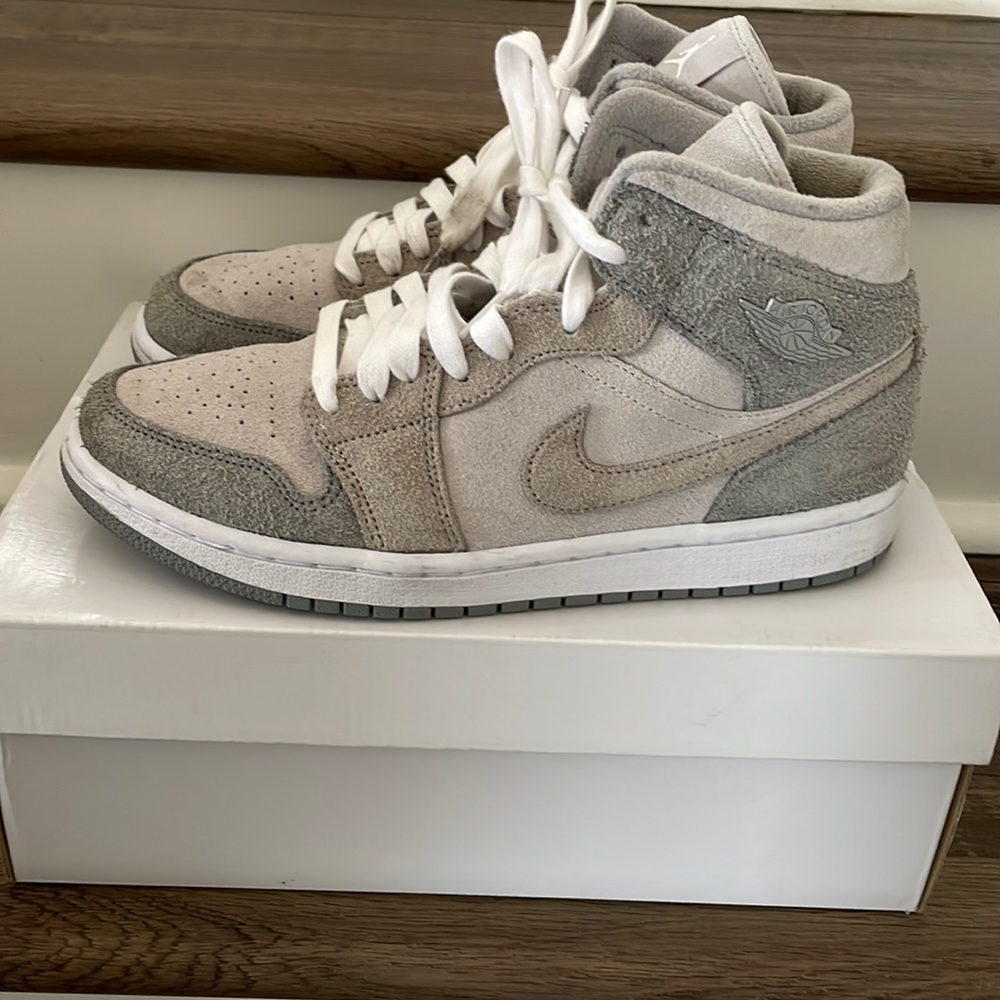 Women’s Air Jordan 1 Mid